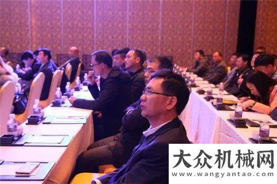 力邁向高端鏟業(yè)新路徑 發(fā)展新方法 理念新突破，徐工鏟運(yùn)成功舉辦“價(jià)值引領(lǐng) 持續(xù)構(gòu)筑鏟業(yè)新生態(tài)”高峰論壇濰柴領(lǐng)