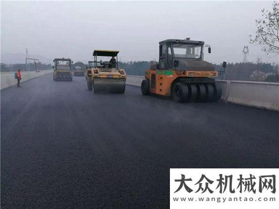 鋪伸縮自如益馬高速公路LM1標(biāo)主線攤鋪采用中大機(jī)械DT1900攤鋪機(jī)和YL27／37T瀝青鋪壓完美收官！中大機(jī)