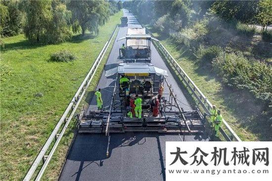 兄弟一起上戴納派克SD攤鋪機(jī)端伸縮——大寬度高等級(jí)路面攤鋪神器雷薩超