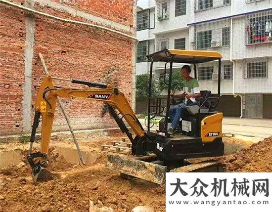 團首秀風采三一微挖：精靈戰(zhàn)士走街串巷 市政施工大顯身手酷跑在