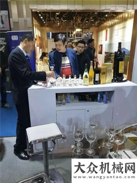 第屆廣交會方圓集團金鼎酒業(yè)踴躍參展2017春季成都糖酒會紅星機