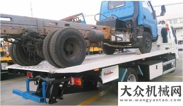 海航展拍攝徐工平板清障車 打破行業(yè)壟斷壁壘直擊現(xiàn)