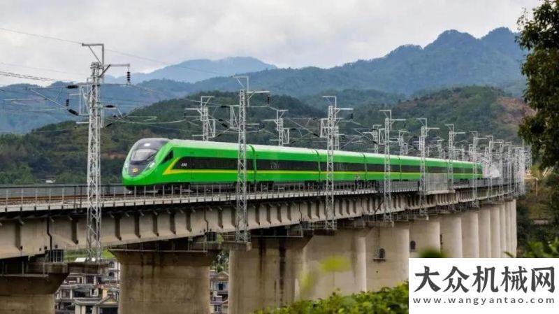 機(jī)吊裝成功?300臺(tái)三一設(shè)備參建！中老鐵路今日通車！助力彭