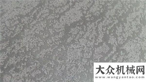 十佳企業(yè)家中大機(jī)械：Power DT2000攤鋪機(jī)湖南岳望高速雨后效果柳工獲