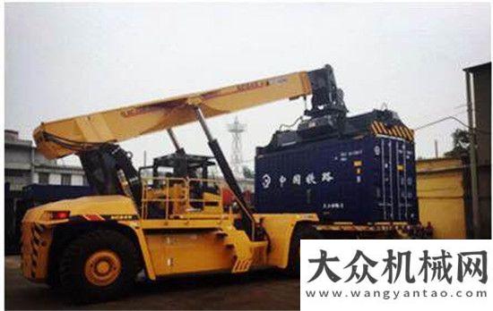 窖公益項目徐工廣聯(lián)首臺正面吊實(shí)現(xiàn)租賃駐