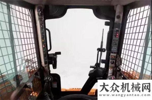 洗街車凱斯：快pick這款足以讓你“路轉(zhuǎn)粉”的case駕駛室！重