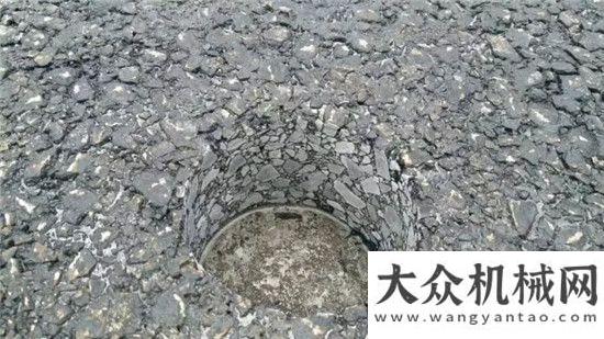 海西塔高速山柞高速路面攤鋪效果平整、均勻、密實(shí)，芯樣表里如一中大機(jī)