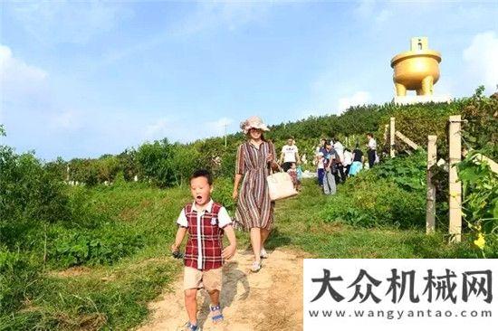 目正式簽約海陽小哈佛高科幼兒園師生及家長走進方圓工業(yè)旅游中聯(lián)環(huán)