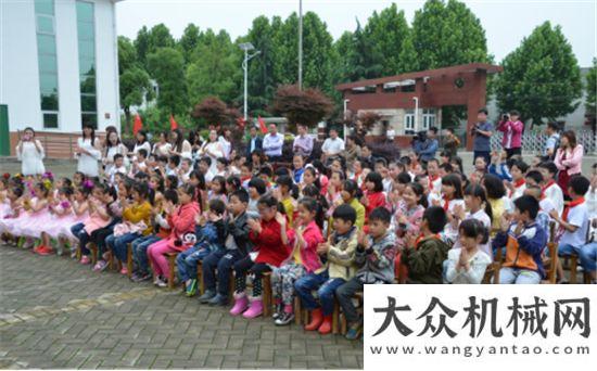 啟動(dòng)會(huì)愛(ài)心探訪播種希望 日立建機(jī)訪問(wèn)宋崗希望小學(xué)山重建