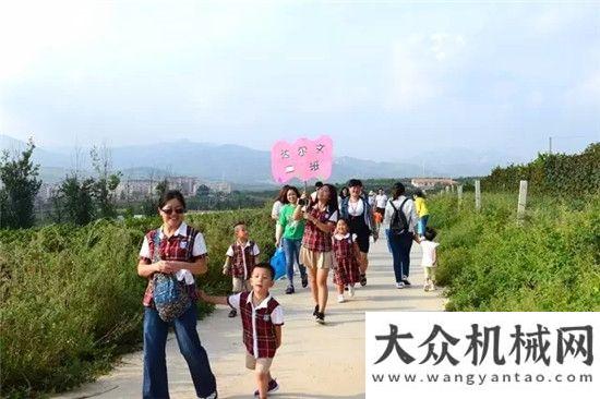 目正式簽約海陽小哈佛高科幼兒園師生及家長走進方圓工業(yè)旅游中聯(lián)環(huán)