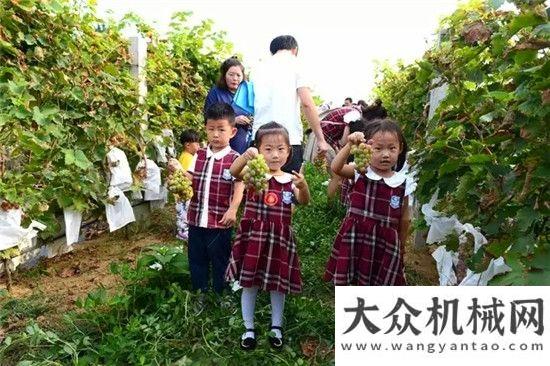 目正式簽約海陽小哈佛高科幼兒園師生及家長走進方圓工業(yè)旅游中聯(lián)環(huán)