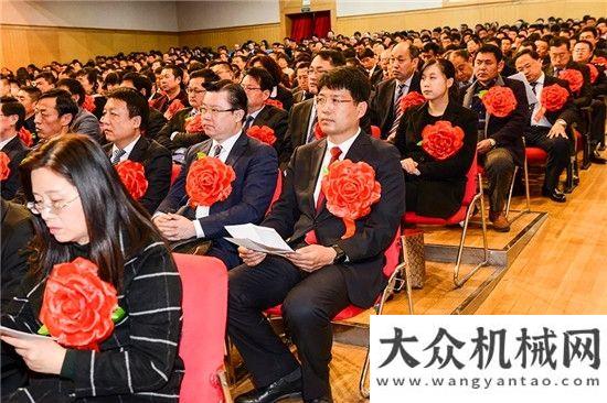 源汽車產(chǎn)業(yè)方圓集團榮獲“海陽市經(jīng)濟發(fā)展貢獻榜功勛企業(yè)”稱號中