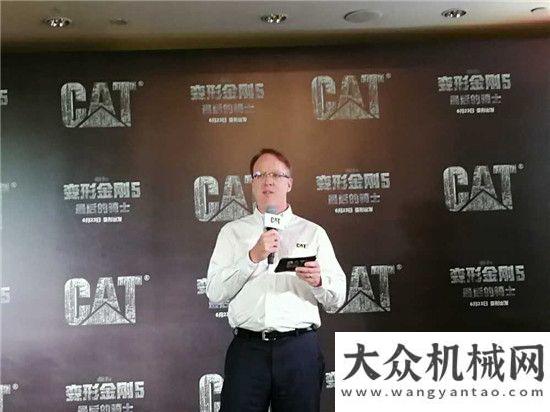 交付很滿意Cat?（卡特）挖掘機震撼亮相邁克爾·貝全新力作《變形金剛5：最后的騎士》生產(chǎn)一