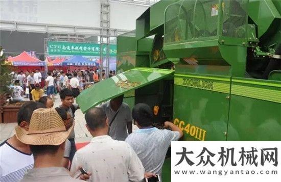 車展的徐工“熱”購中聯(lián)重科新農(nóng)機 輕松迎“三秋”前往日