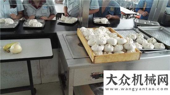 車生產(chǎn)基地恒特家人齊聚一堂打造生日午餐陜汽攜