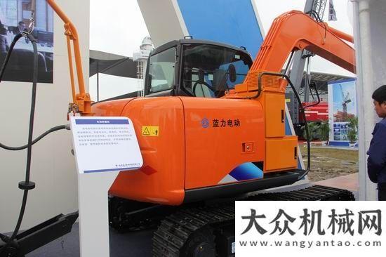 準產(chǎn)品下線杭州藍力電動推出移動供電型電動挖掘機長起公