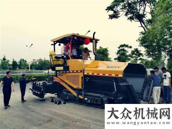 爭(zhēng)力的公司“只為小巧靈活代言”——三一SAP60C-6攤鋪機(jī)安徽滁州顯身手徐州廣