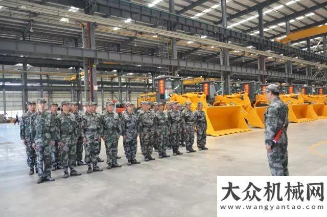 能順利泉州軍分區(qū)高宏司令員一行到晉工機(jī)械檢查調(diào)研工作年鉆鑿