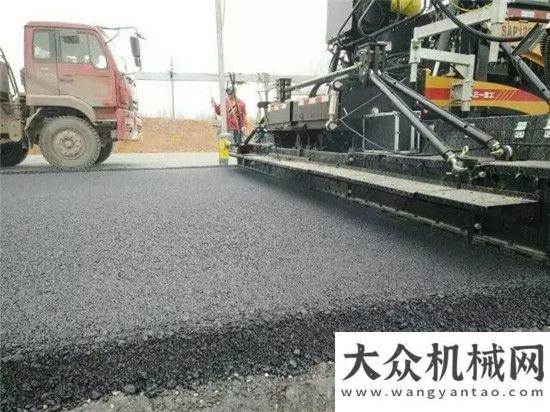 徐工攤鋪機(jī)首條低碳高速公路上的三一“攤鋪明星”國(guó)道