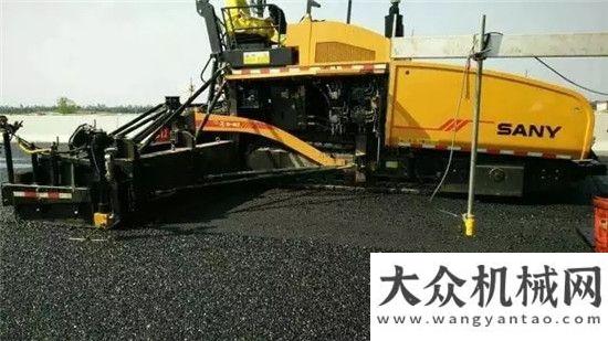 徐工攤鋪機(jī)首條低碳高速公路上的三一“攤鋪明星”國(guó)道