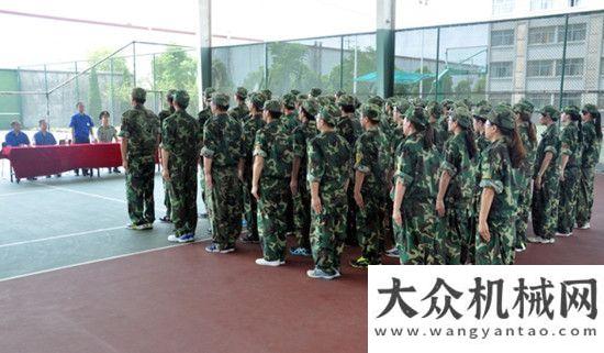 龍公司調(diào)研安徽合力舉行新入司員工軍事訓(xùn)練匯演總經(jīng)