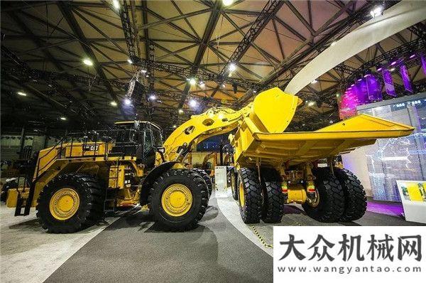 前高官對(duì)話在bauma CHINA 2018上  遇見(jiàn)“礦山利器”CAT?986K徐工集