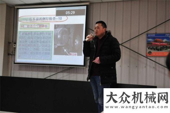 唯一特等獎(jiǎng)陜汽袁宏明董事長、王延宏總經(jīng)理到車身廠調(diào)研FB裝焊線改造情況中車株