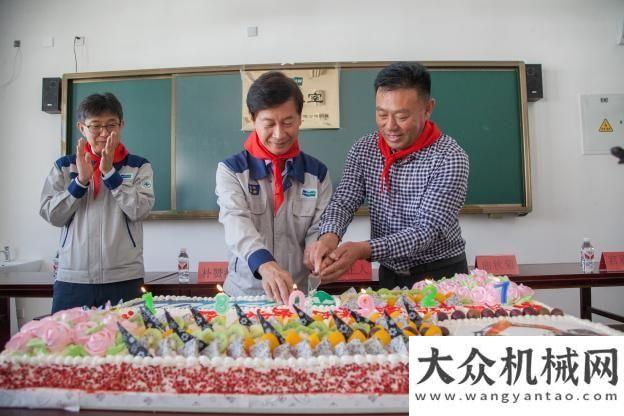 惠限時(shí)瓜分斗星輝映 墨韻飄香 -八角小學(xué)書法教室(斗山捐建)揭牌啟用柳工年