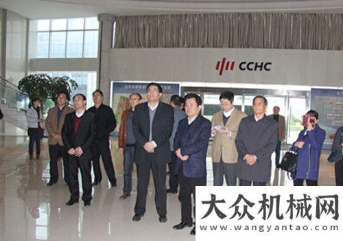 遥控挖掘机山东政协领导来山东常林集团调研公司开