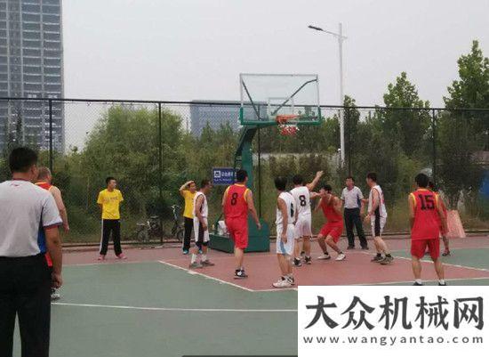 程主管張亮山東常林集團職工籃球隊在全縣籃球比賽中首戰(zhàn)告捷卡特彼
