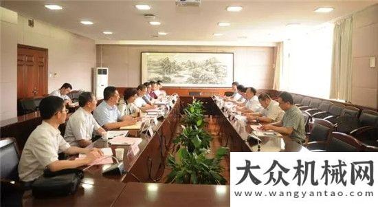国际瑜伽日中交西筑董事长杨向阳拜访长安大学校长陈峰打开中
