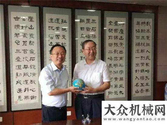 国际瑜伽日中交西筑董事长杨向阳拜访长安大学校长陈峰打开中