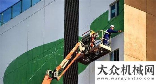 对当地贡献看捷尔杰“展身手”，46米高墙秒变画布加纳共