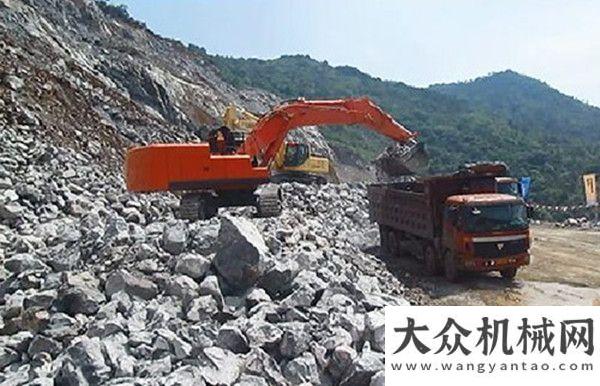 站全面開啟亮劍挖機(jī)之都—“神挖”東線巡演江西廣豐站紀(jì)實(shí)陜汽大