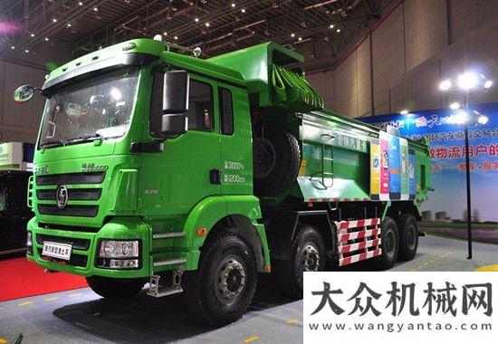 研制新神器互聯(lián)網(wǎng)+成新看點 陜汽重卡搶眼2015國際汽車商品交易會技術廈