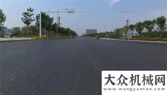 工參觀考察福格勒超級1880 L 在青島即墨新區(qū)道路攤鋪工程中的應(yīng)用南亞客