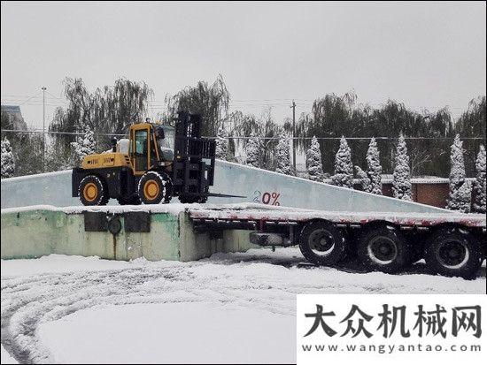 化宣講活動一拖（洛陽）搬運機械：雪大、天寒，工作不停常林股