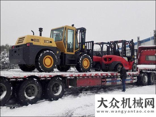 化宣講活動一拖（洛陽）搬運機械：雪大、天寒，工作不停常林股