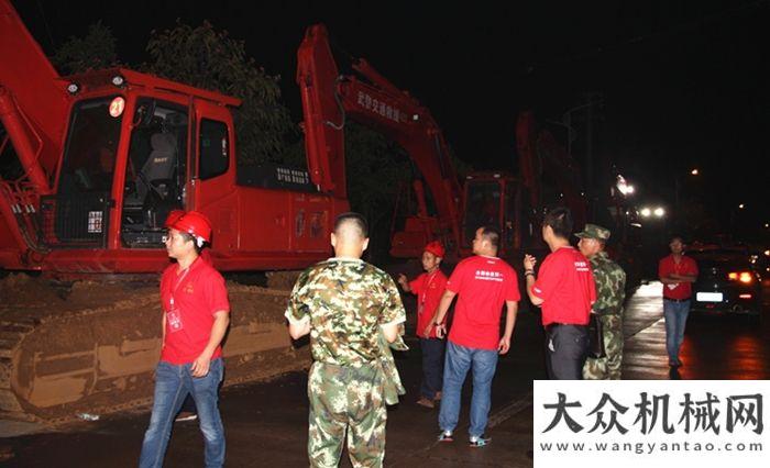 站火熱上演湖北麻城遭遇暴雨，三一全力協(xié)助武警交通隊(duì)抗洪救災(zāi)！華菱星