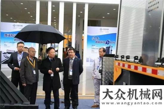 日現(xiàn)場(chǎng)簽售“bauma China 2016” 中交西筑滿載而歸高遠(yuǎn)圣