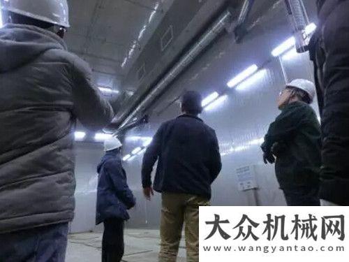 機(jī)市場熱潮約翰迪爾工程機(jī)械老用戶參觀工廠力士德