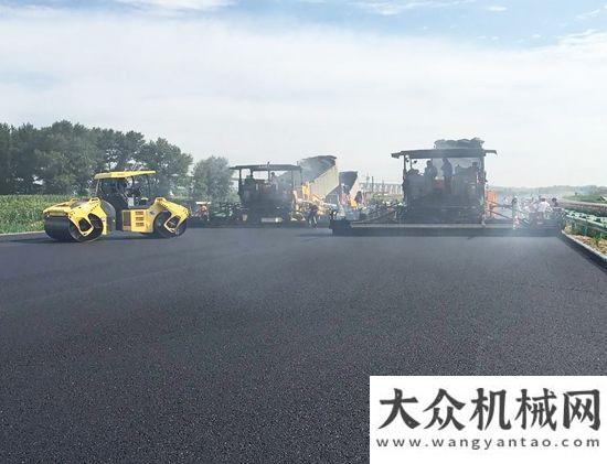 戶西北地區(qū)天順長城SP160-2型攤鋪機(jī)榮膺“市場表現(xiàn)金獎”中交西