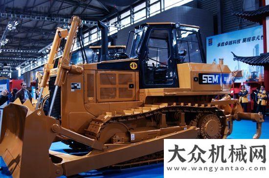 過(guò)級(jí)鑒定山工舉行SEM816履帶式推土機(jī)新機(jī)發(fā)布儀式山推推