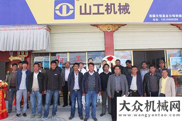剛震撼全場(chǎng)海拔4200米，山工機(jī)械服務(wù)到家獨(dú)創(chuàng)混