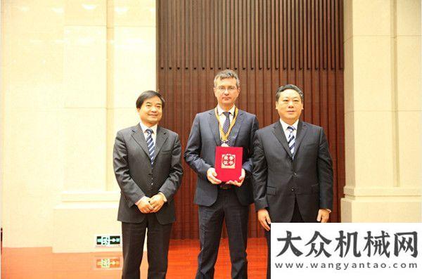 工参观考察山东常林CDF公司总经理阿尔贝蒂尼荣获“沂蒙友谊奖”连云港