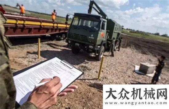 逛三一展臺(tái)國際軍事比賽 陜汽軍車帥到哭！主