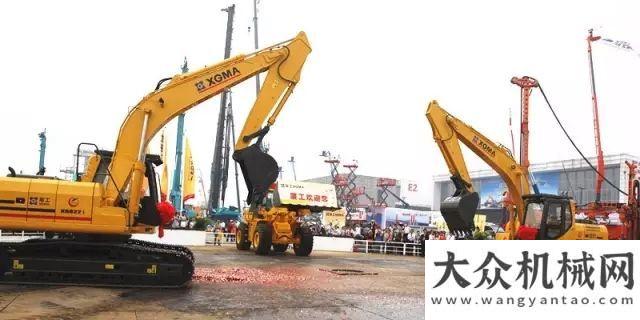 供強(qiáng)勁心臟BICES 2015：廈工“大塊頭”裝載機(jī)跳起“無(wú)人機(jī)械舞”雷沃動(dòng)