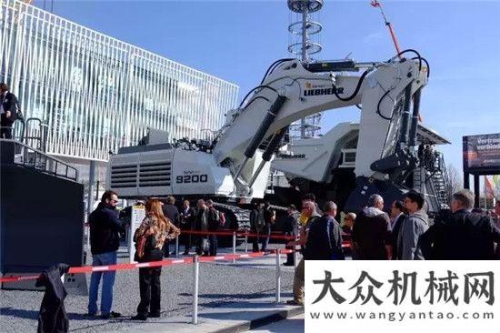 黑寶馬展上Bauma 2016最大參展商利勃海爾 豈止是震撼！馬尼托