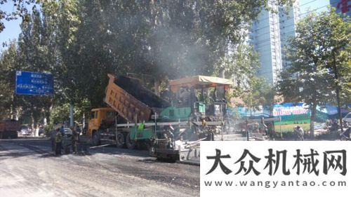 名楚廣高速大國重器 節(jié)能先鋒：徐工3系列攤鋪機伊寧市道路改造工程立頭功徐工多