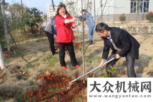 居行業(yè)第三2015年星邦重工“一起種植綠色的夢(mèng)想” 植樹活動(dòng)月陜汽